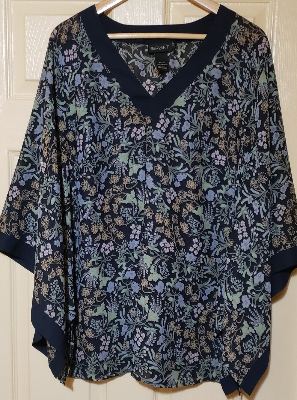 Lane Bryant Navy Floral V-Neck Women’s Top